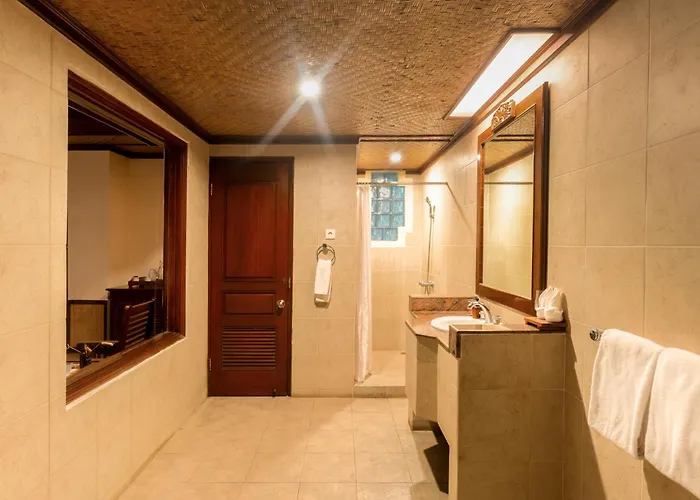 Resort Sri Phala & 4*
