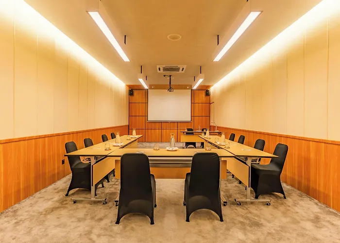 Resort Sri Phala & 4*