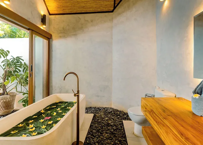 Sri Phala & 4* Sanur